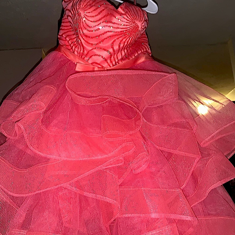 I’m selling prom dresses and quinceanera dress